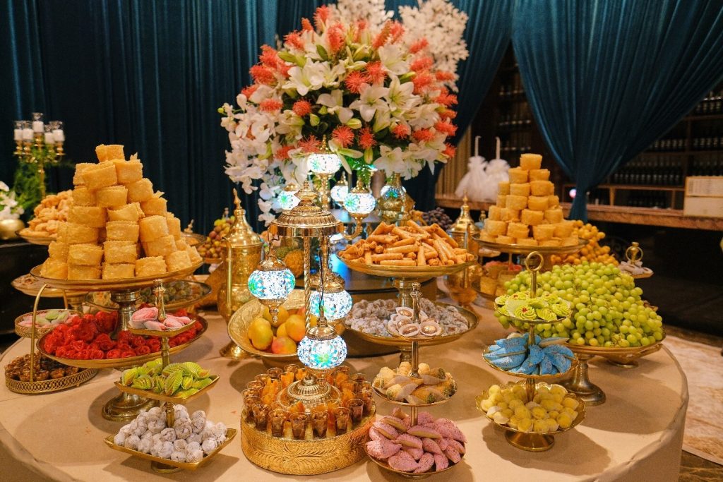 עיצוב שולחנות חתונה, אולמות אירועים יוקרתיים